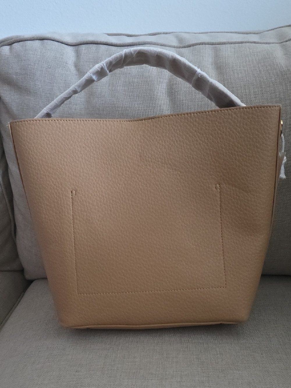 Amazon Essentials Women's Soft Bucket Bag - Picture 2 of 7
